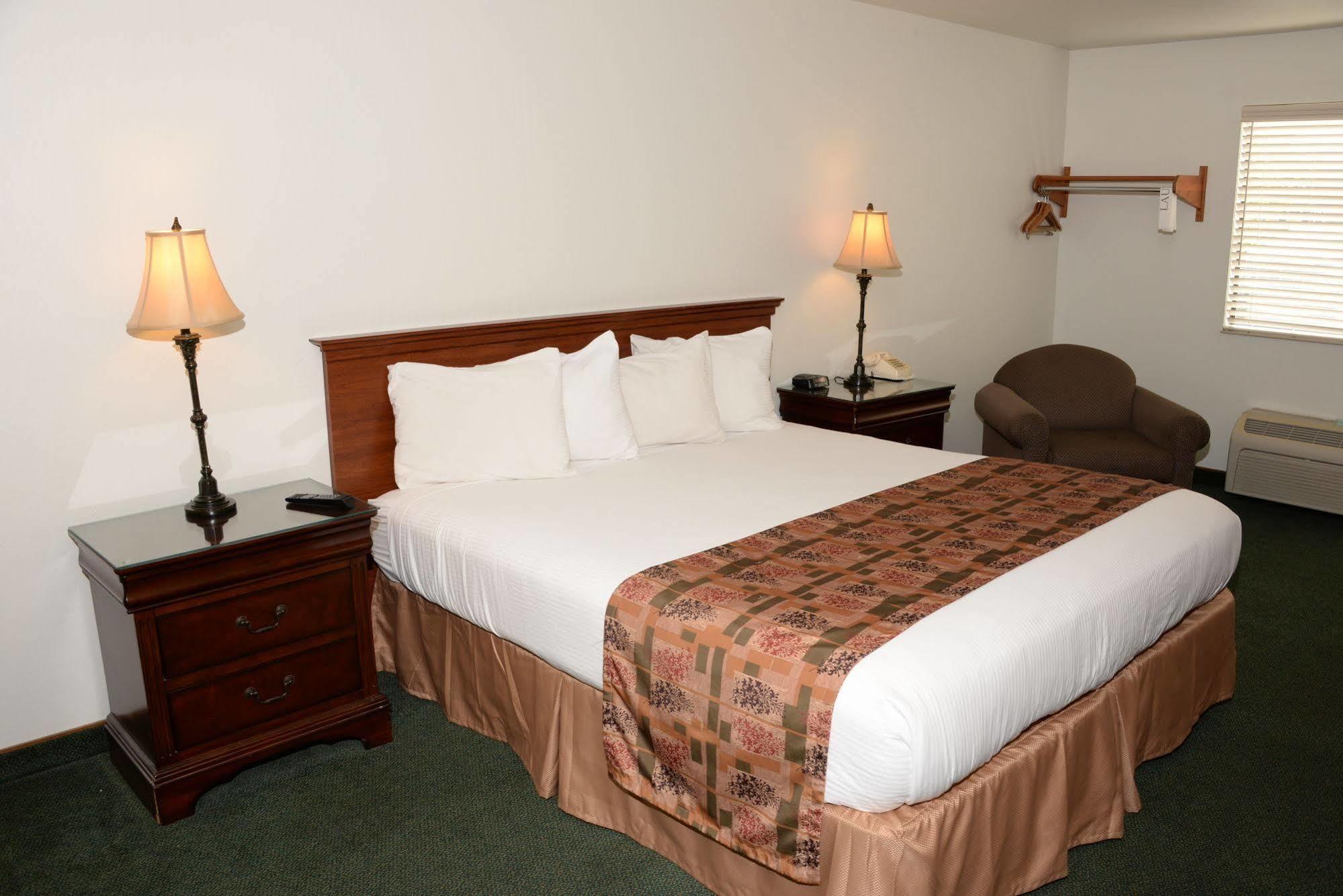 Aladdin Motor Motel 3*